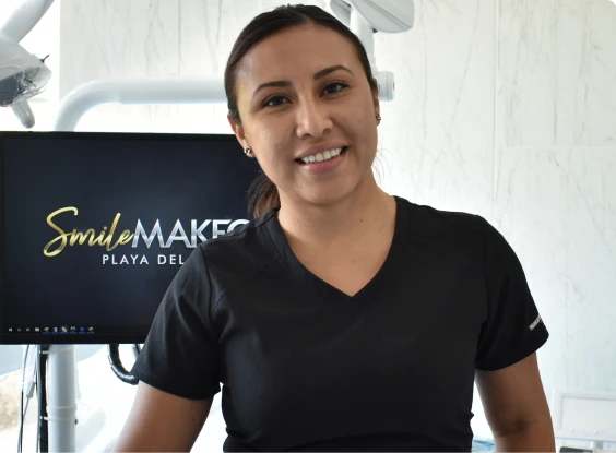 Dr. Martha Tziu consulting with a patient at Smile Makeover Playa del Carmen
