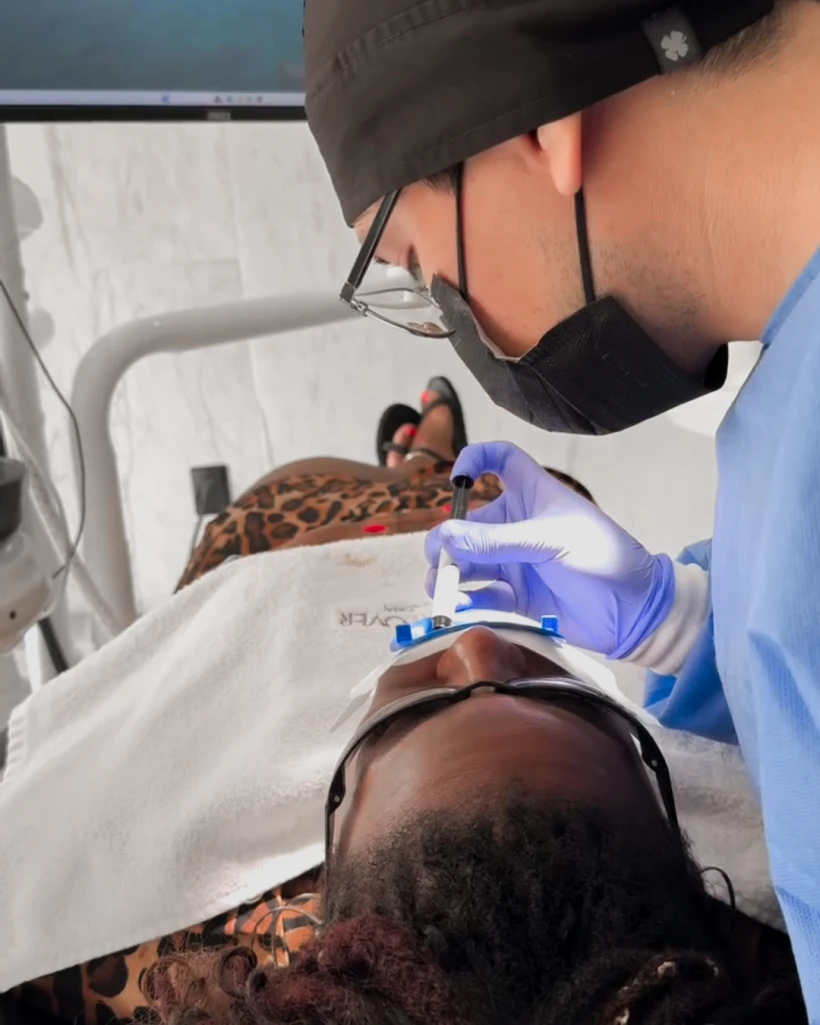 Cosmetic dental treatment results by Smile Makeover Playa del Carmen clinic