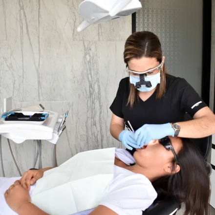 Root canal treatment performed by certified endodontist in Playa del Carmen